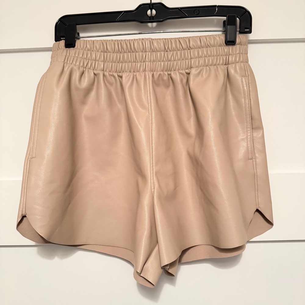 New! Abercrombie & Fitch Vegan Leather Dolphin-Hem Short Size Small 23228 - Picture 4 of 9